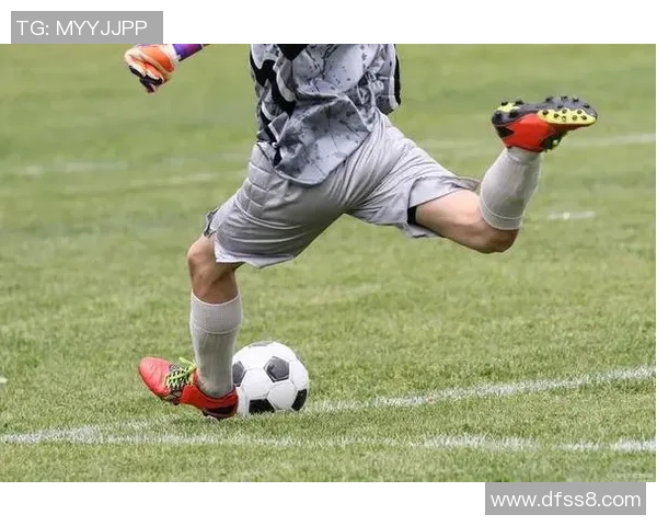 足球明星为何偏爱脚尖射门技巧解析与精彩瞬间回顾 足球明星为何偏爱脚尖射门技巧解析与精彩瞬间回顾