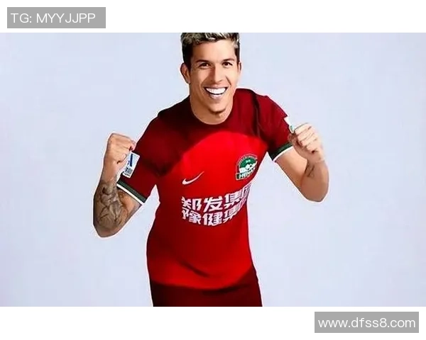 足球明星颜值爆表帅气十足引发球迷热议与追捧